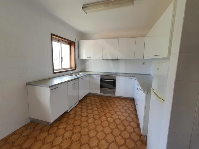Moradia T3 para Venda em Arcozelo Foto 4