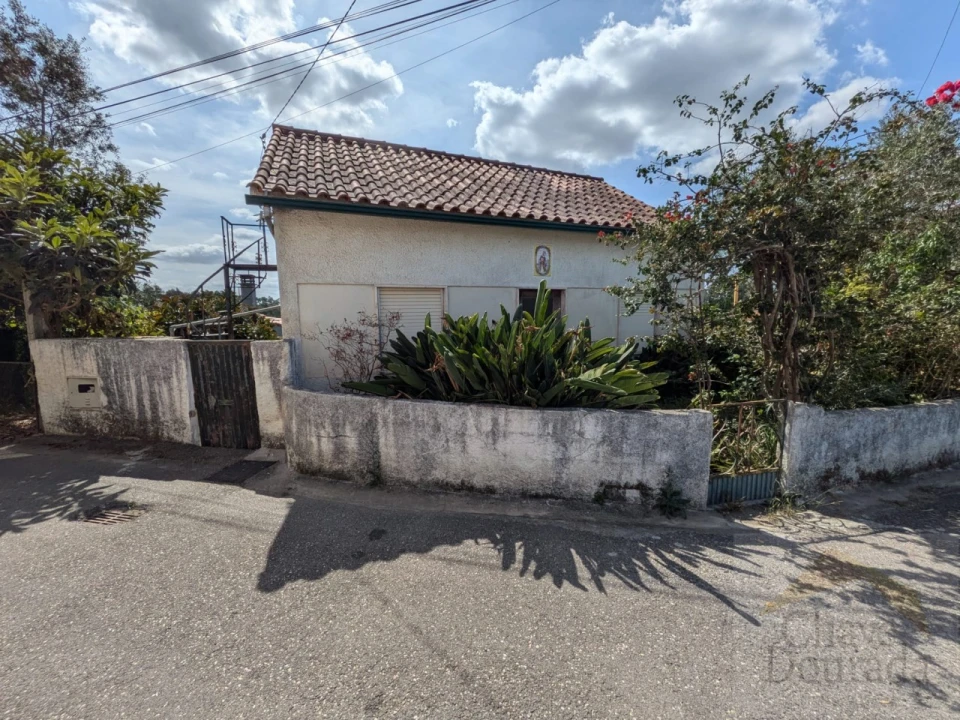 Moradia T3 para Venda em Santo Antonio dos Olivais Foto 2