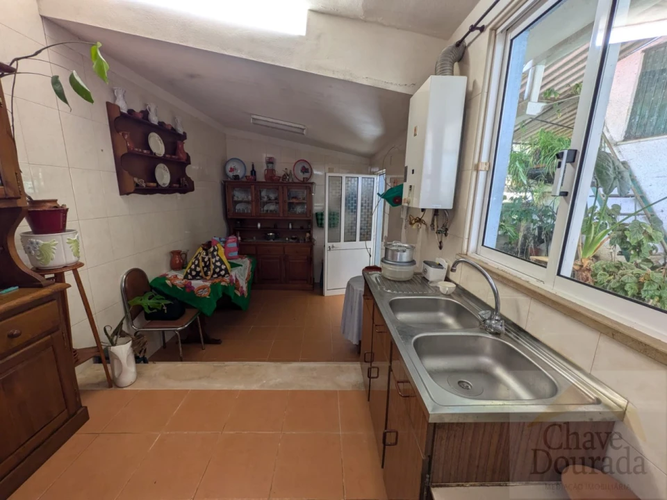 Moradia T3 para Venda em Santo Antonio dos Olivais Foto 9