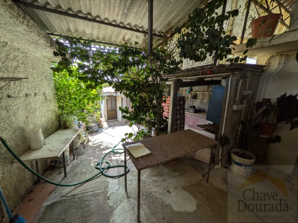 Moradia T3 para Venda em Santo Antonio dos Olivais Foto 11