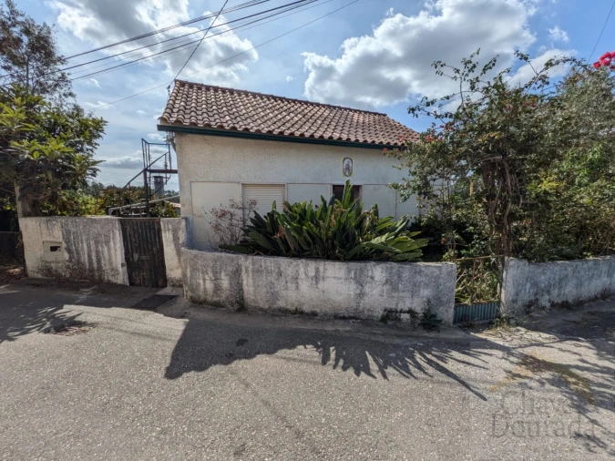 Moradia T3 para Venda em Santo Antonio dos Olivais Foto 2