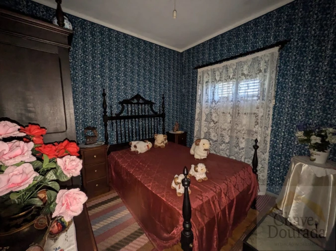 Moradia T3 para Venda em Santo Antonio dos Olivais Foto 8