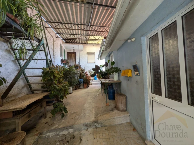 Moradia T3 para Venda em Santo Antonio dos Olivais Foto 15