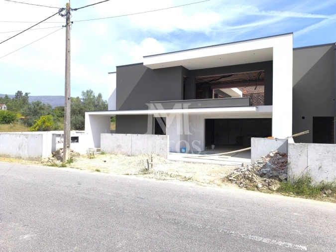 Moradia T3 para Venda em Lanheses