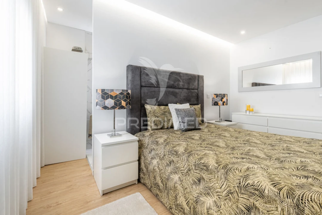 Moradia T4 para Venda em Vila Verde e Barbudo Foto 8