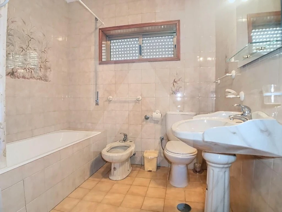 Moradia T4 para Venda em Valega Foto 8