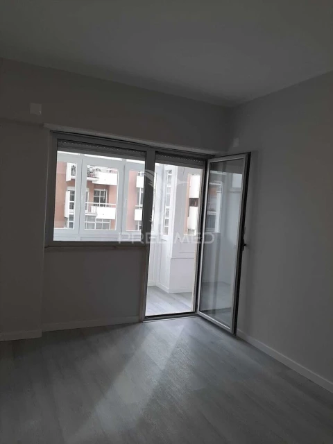 Apartamento T2 para Venda em Oeiras e São Julião da Barra, Paço de Arcos e Caxias