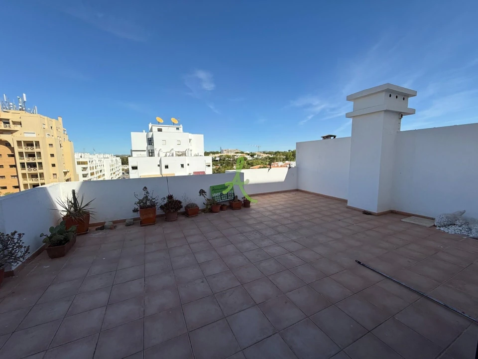 Apartamento T2 para Venda em Quarteira Foto 2