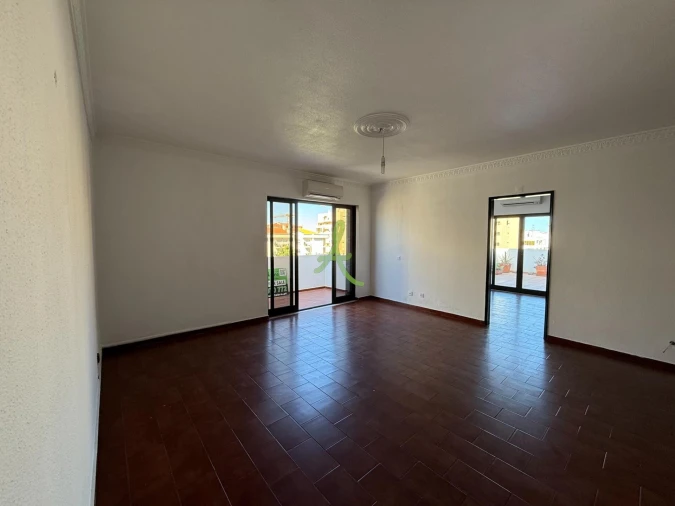 Apartamento T2 para Venda em Quarteira Foto 16