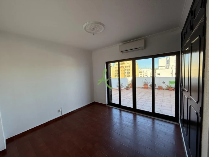 Apartamento T2 para Venda em Quarteira Foto 6