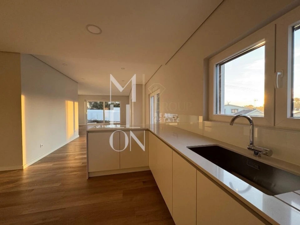 Moradia T3 para Venda em Santo Isidoro Foto 6