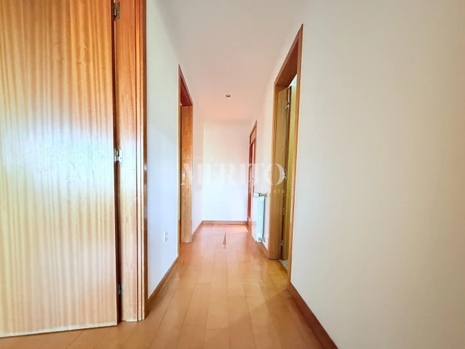 Apartamento T2 para Venda em Vilarinho das Cambas Foto 13