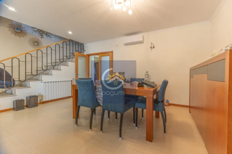 Moradia T3 para Venda em Astromil Foto 2