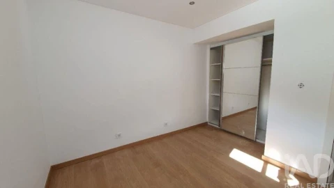 Apartamento T2 para Venda em Laranjeiro e Feijó
