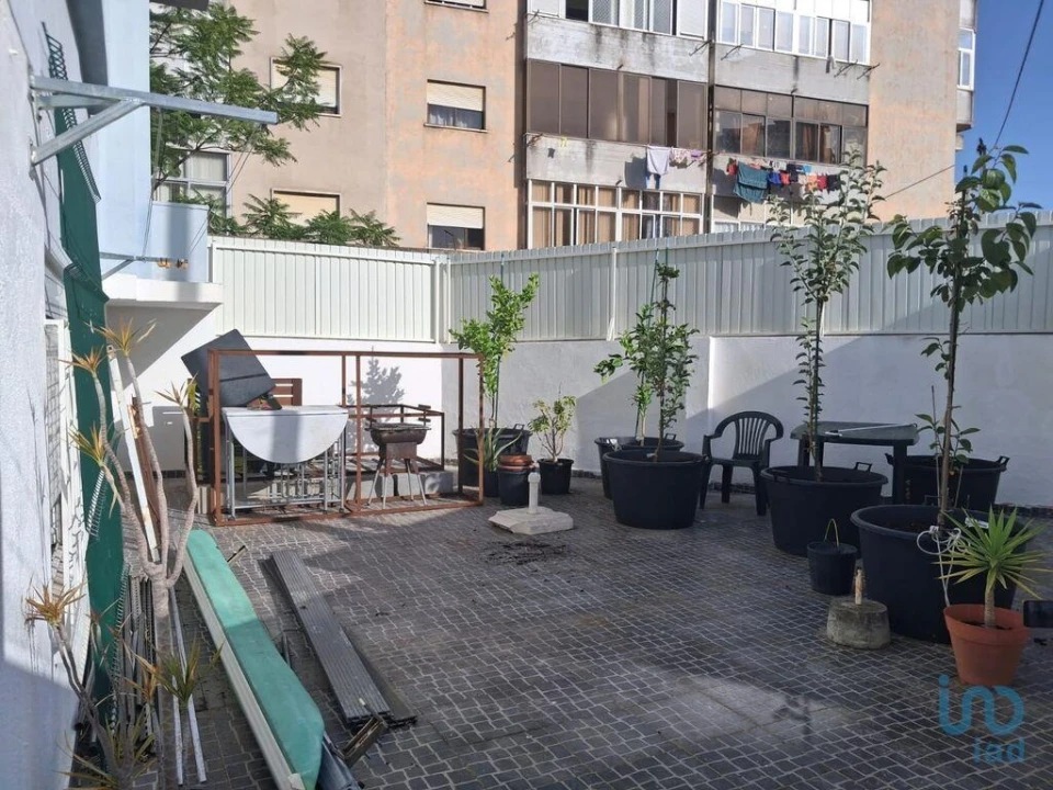 Apartamento T2 para Venda em Laranjeiro e Feijó Foto 1