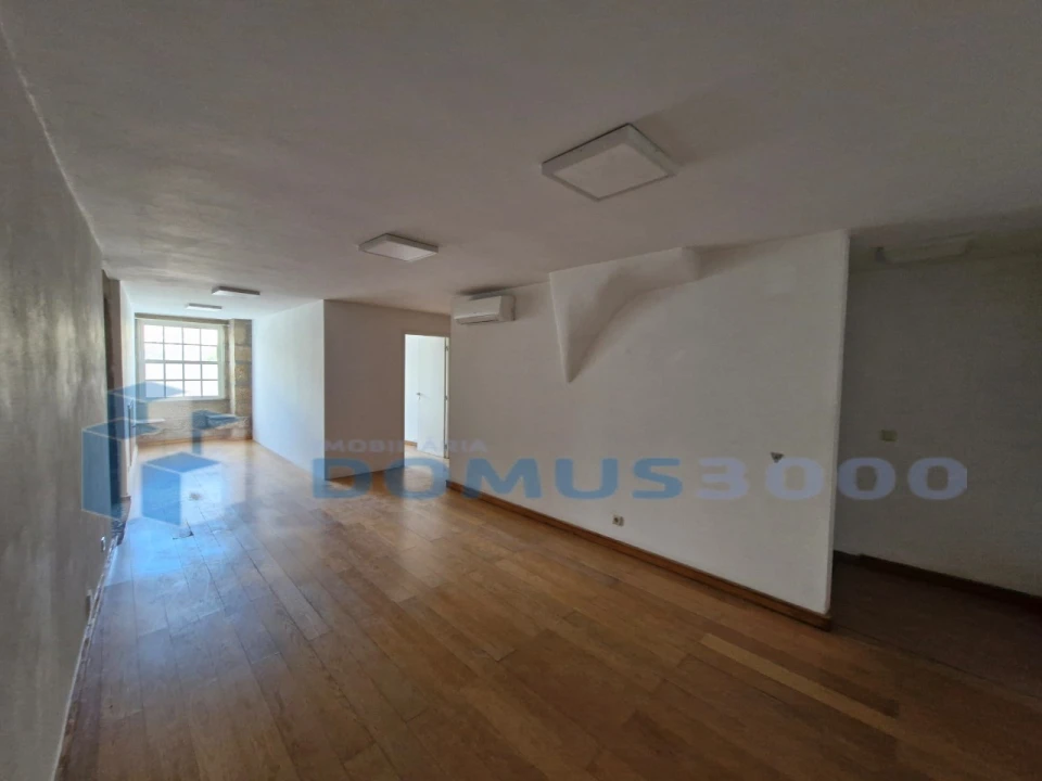 Loja para Arrendamento em Nossa Senhora da Conceição, São Pedro e São Dinis Foto 1