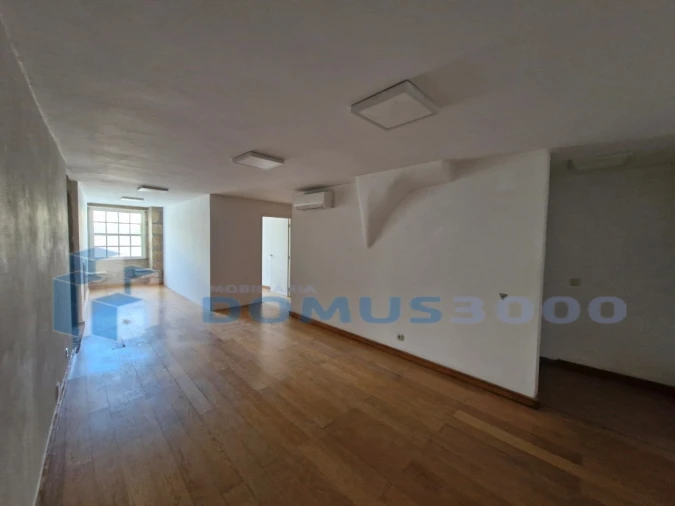 Loja para Arrendamento em Nossa Senhora da Conceição, São Pedro e São Dinis Foto 1