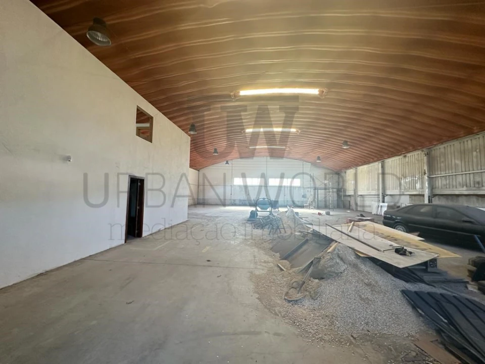 Armazém para Venda em Fanhões Foto 1