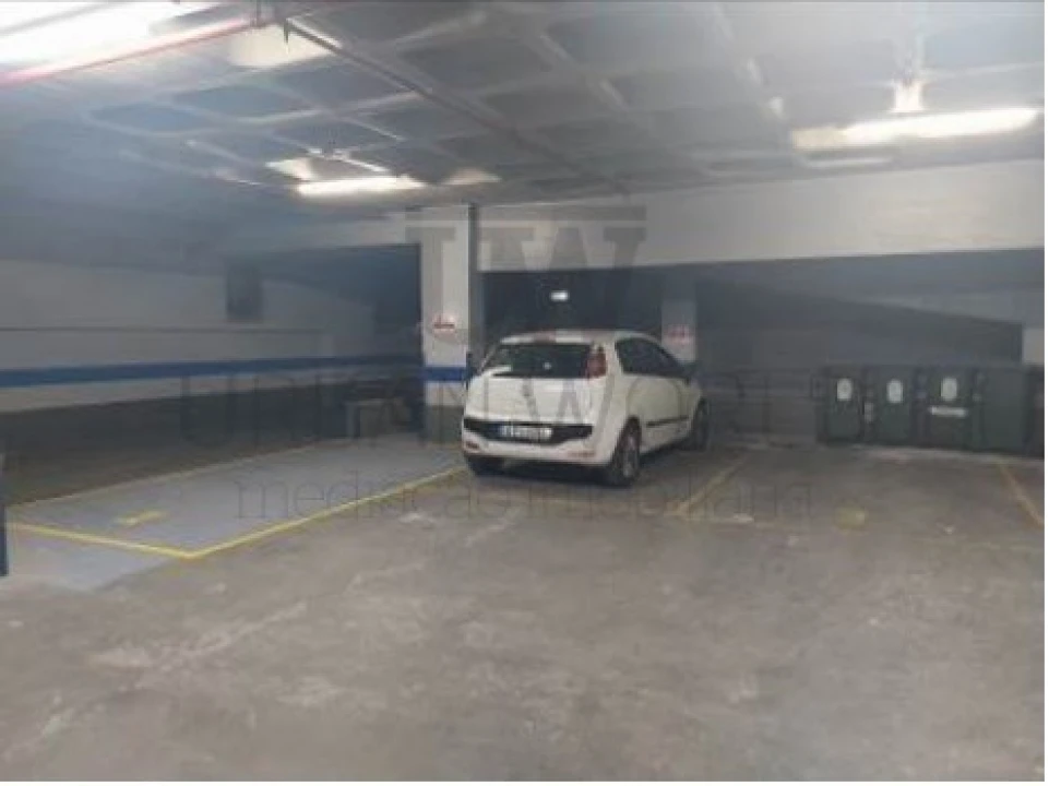 Loja para Venda em Alvalade Foto 12