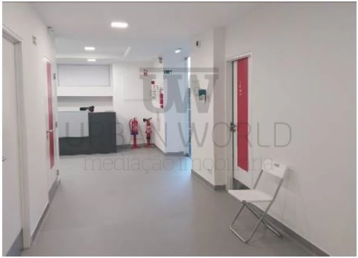 Loja para Venda em Alvalade Foto 2