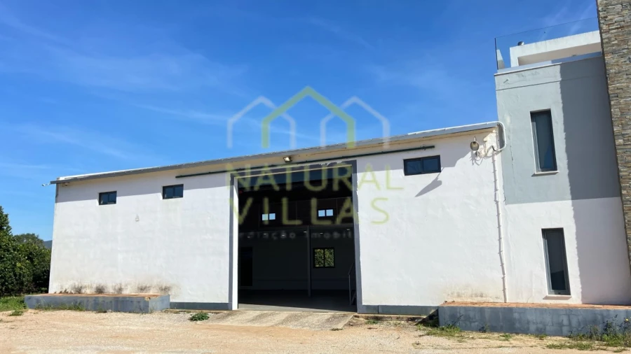 Armazém para Arrendamento em Almancil