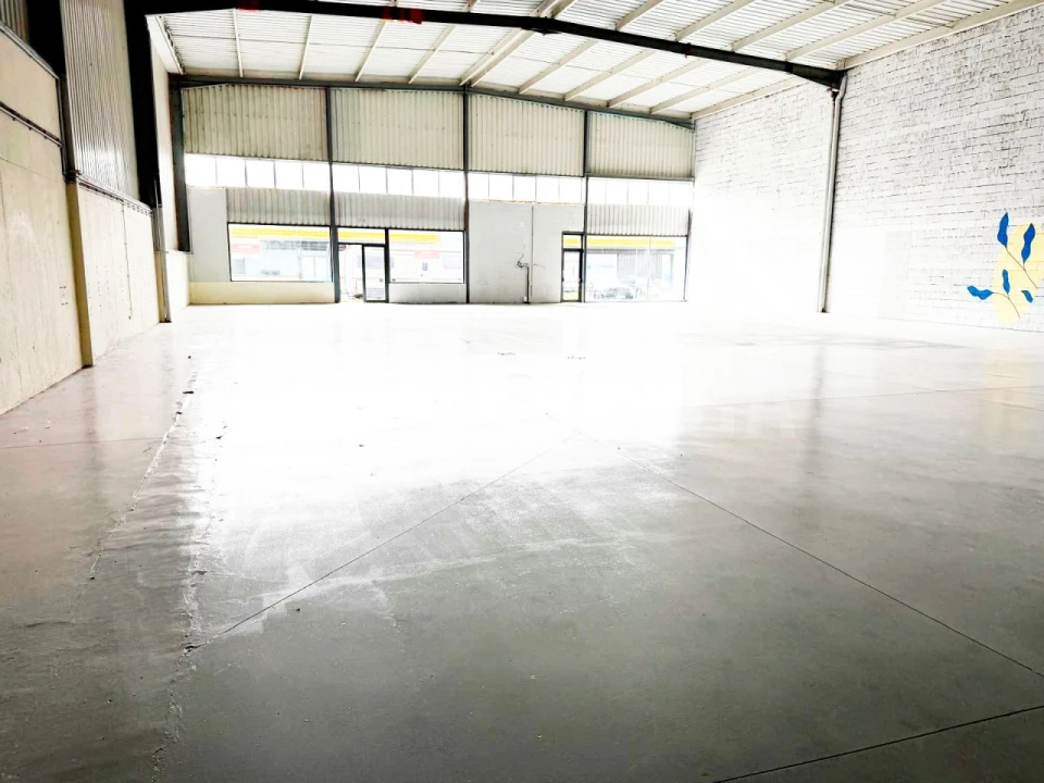 Armazém para Arrendamento em Ribeirão Foto 1