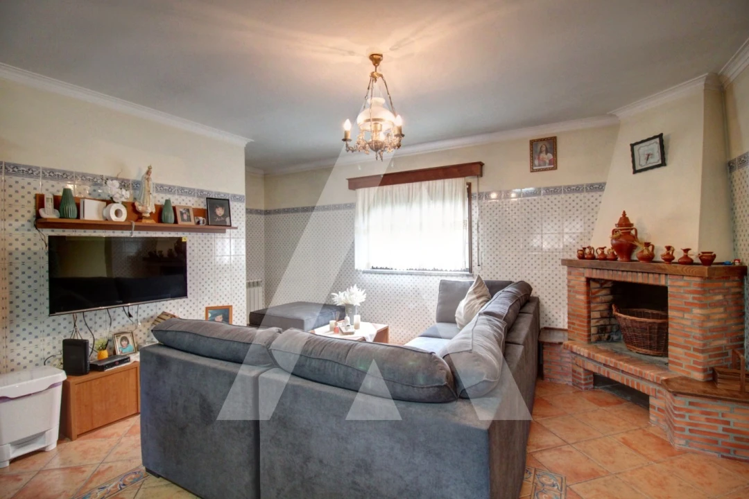 Moradia T4 para Venda em Avelãs de Cima Foto 2