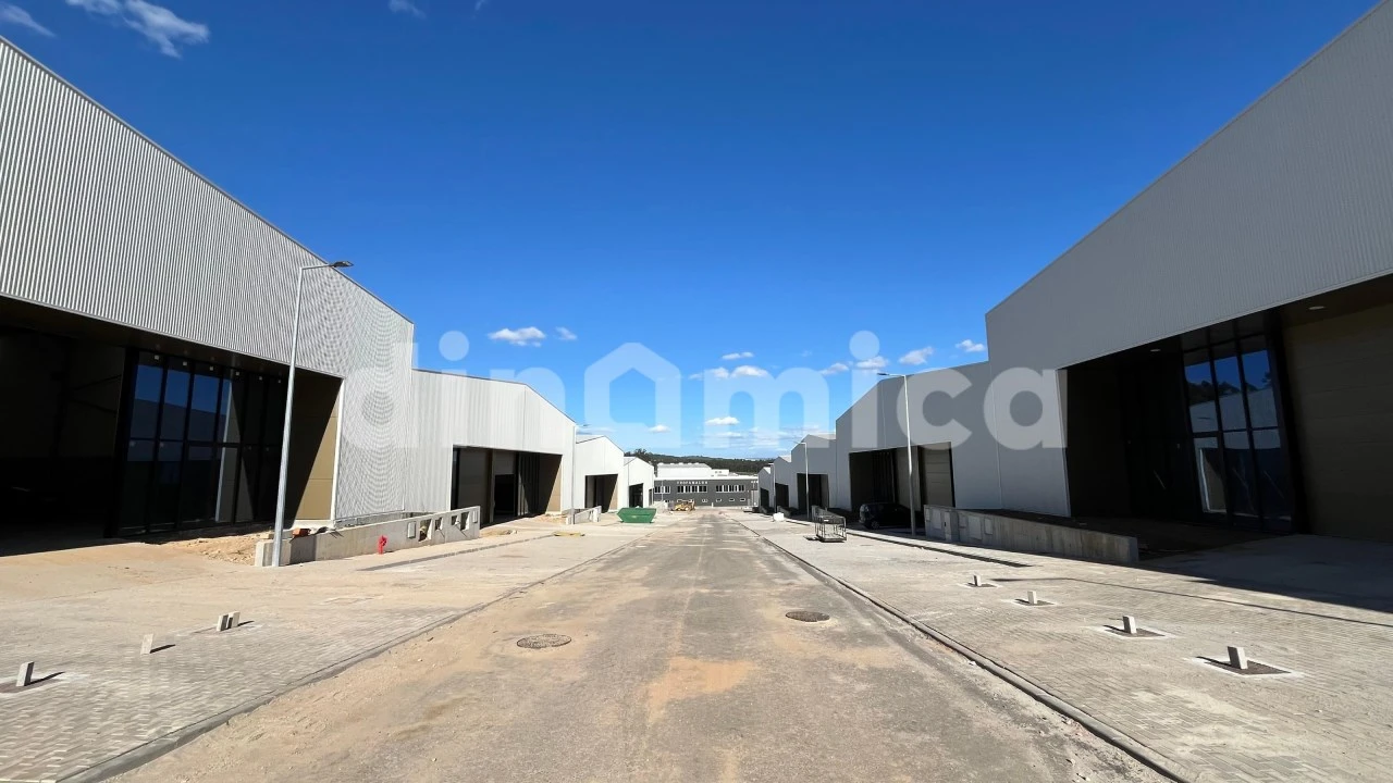 Armazém para Arrendamento em Ribeirão Foto 2