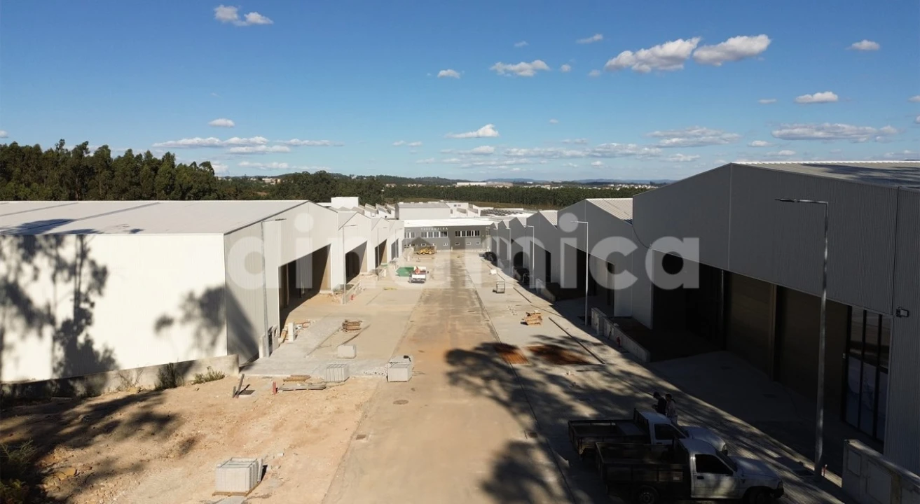 Armazém para Arrendamento em Ribeirão Foto 2