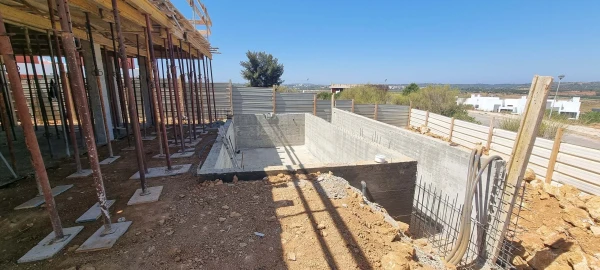 Moradia T4 para Venda em Mexilhoeira Grande