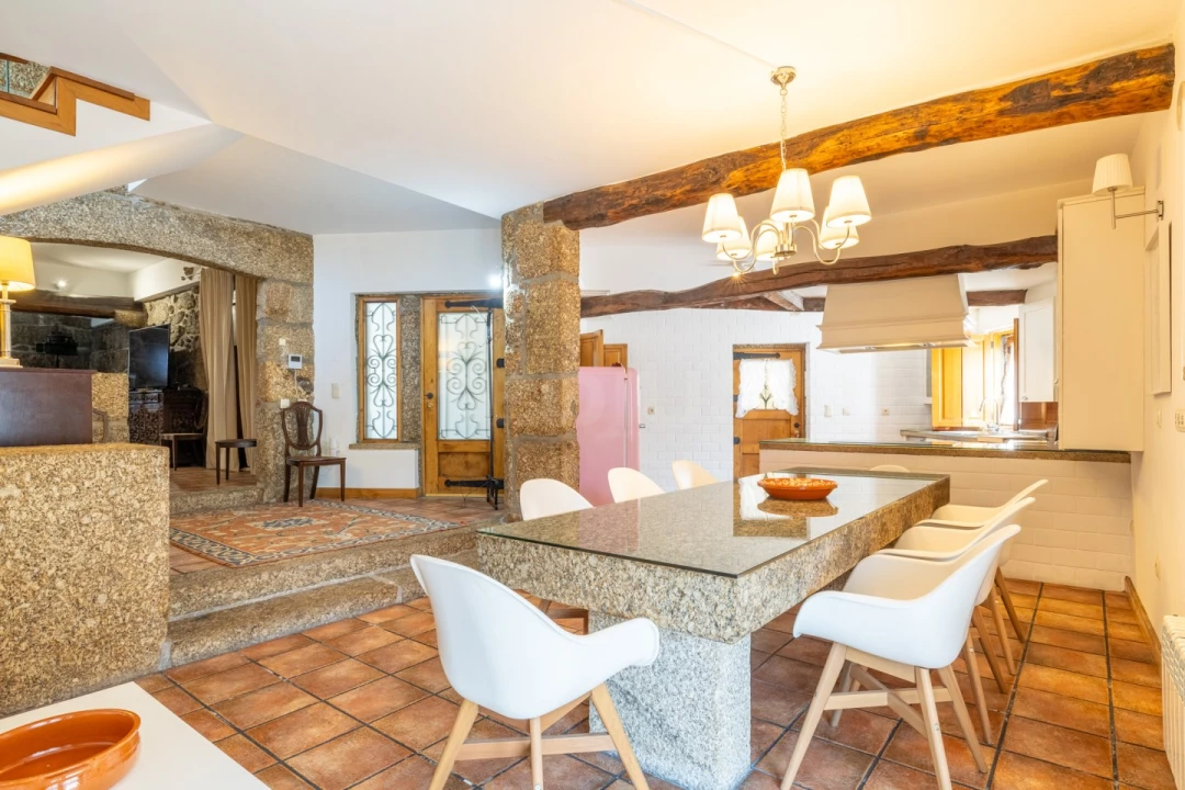 Moradia T5 para Arrendamento em Vale (São Cosme), Telhado e Portela Foto 32