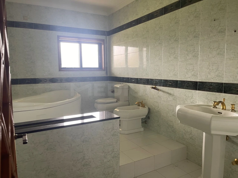 Moradia T5 para Venda em Ruivães e Novais Foto 19