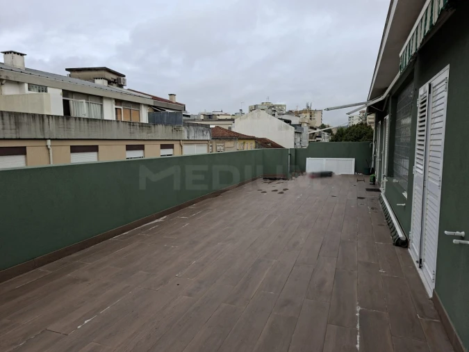 Apartamento T5 para Venda em Antas e Abade de Vermoim Foto 3