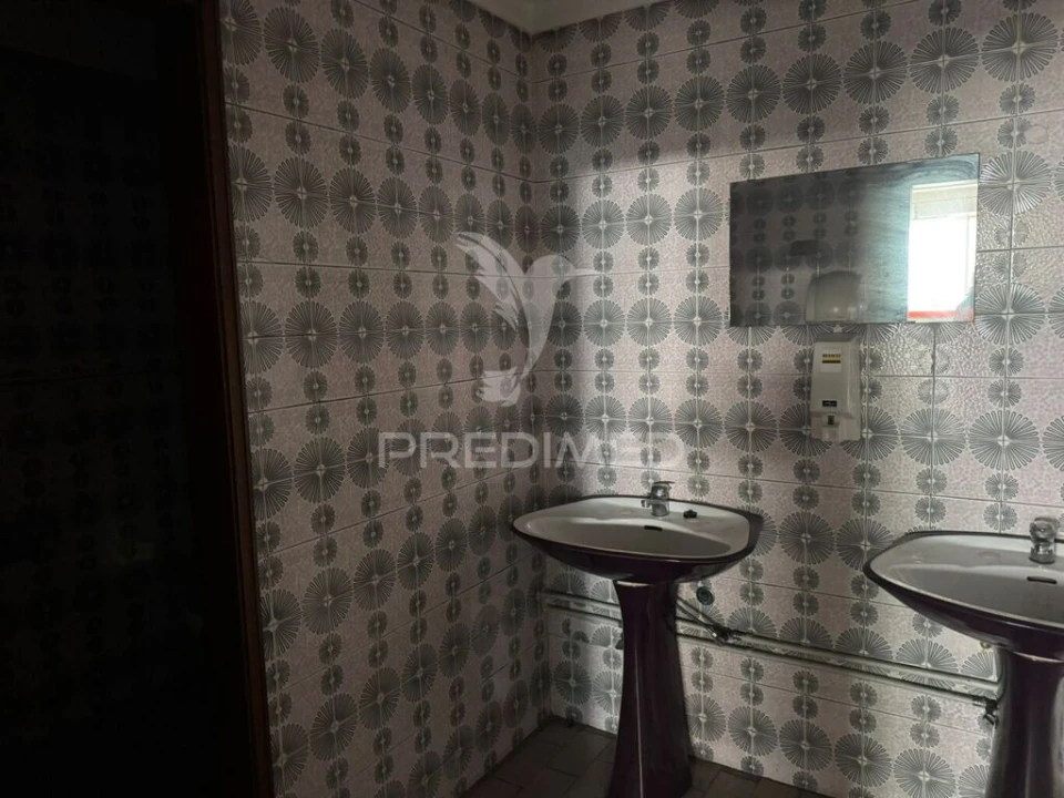 Armazém para Venda em Amora Foto 3