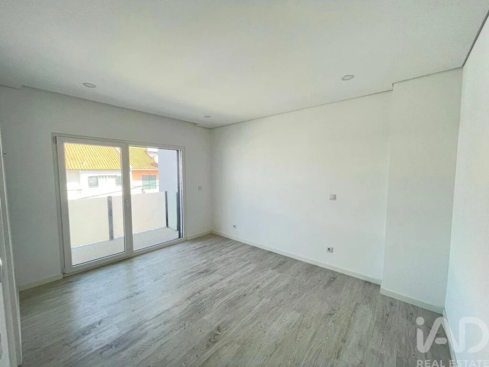 Moradia T5 para Venda em Corroios Foto 18