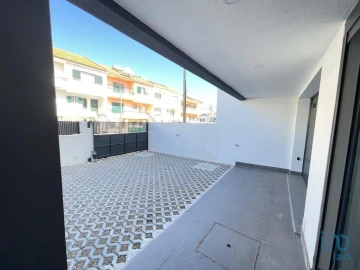 Moradia T5 para Venda em Corroios