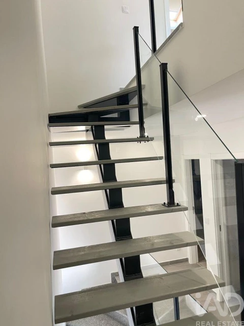 Moradia T5 para Venda em Corroios