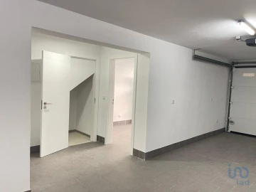 Moradia T5 para Venda em Corroios