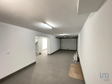 Moradia T5 para Venda em Corroios