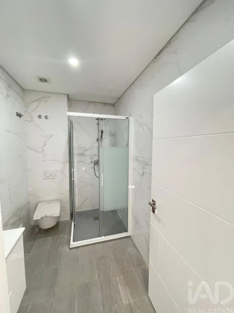 Moradia T5 para Venda em Corroios