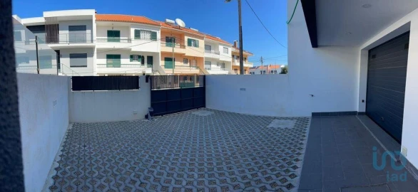 Moradia T5 para Venda em Corroios