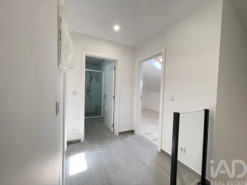 Moradia T5 para Venda em Corroios
