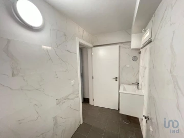 Moradia T5 para Venda em Corroios