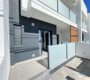 Moradia T5 para Venda em Corroios