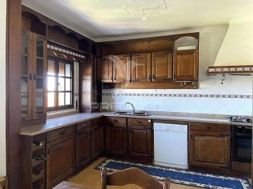 Moradia T6 para Venda em Capelins (Santo Antonio)