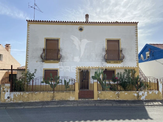 Moradia T4 para Venda em Capelins (Santo Antonio)