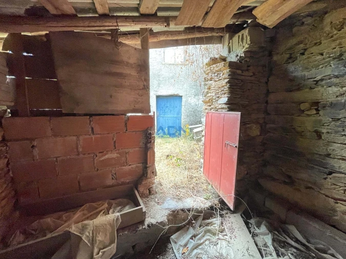 Moradia T4 para Venda em Almaceda Foto 16