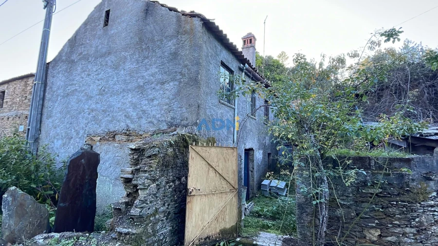 Moradia T4 para Venda em Almaceda Foto 2