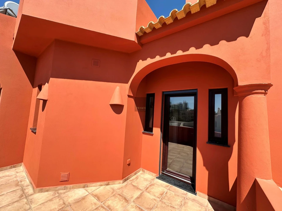 Moradia T4 para Venda em Quarteira Foto 38