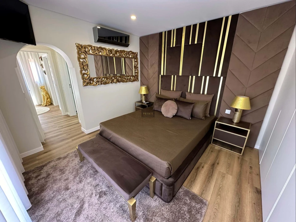 Moradia T4 para Venda em Quarteira Foto 45